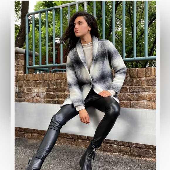 Aritzia- Wilfred Free Off Duty Jacket - Picture 1 of 3